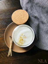 Load image into Gallery viewer, MINIMALISTIC CANDLE - CHAKRAS CRYSTAL